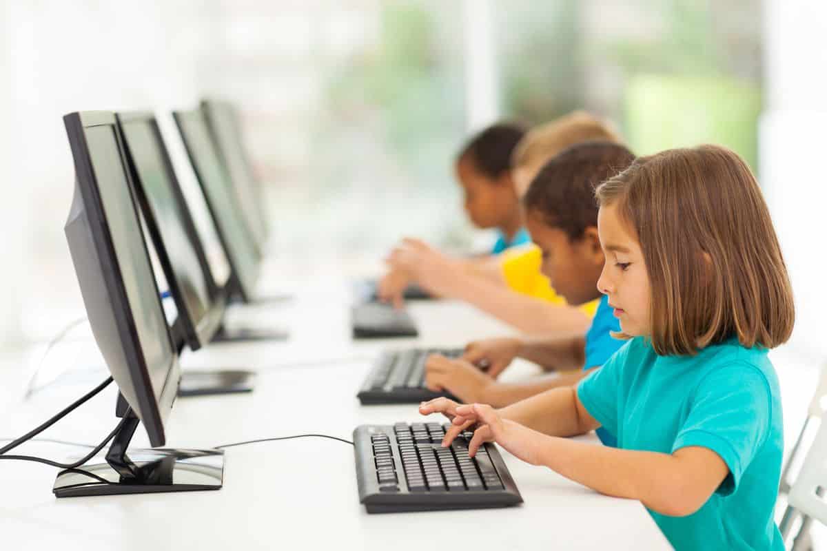 La IA extiende la desigualdad educativa.
