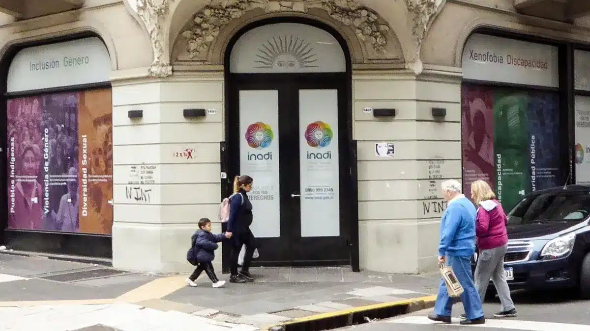 El caso de la abogada racista y por qué la prensa brasileña lee distinto el racismo que la argentina